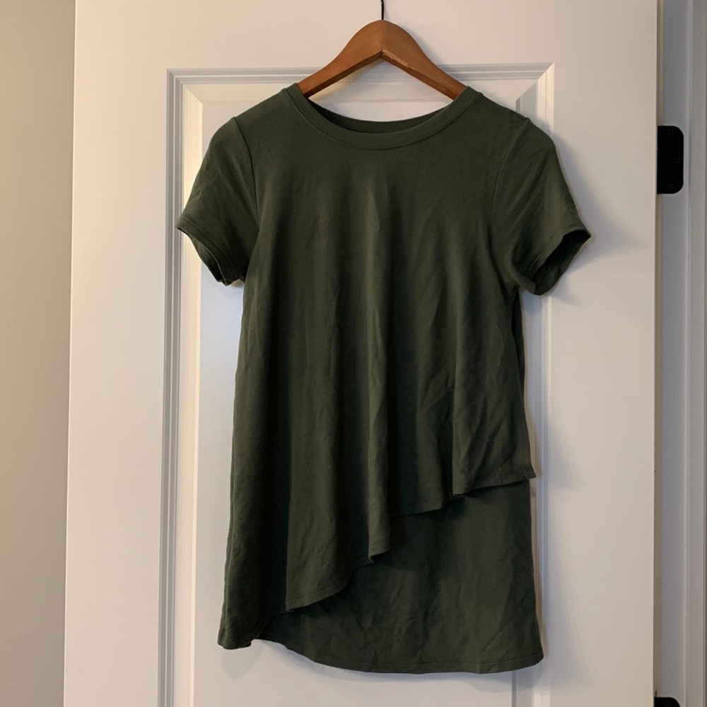 Pea in the pod hunter green nursing t-shirt. Size XS